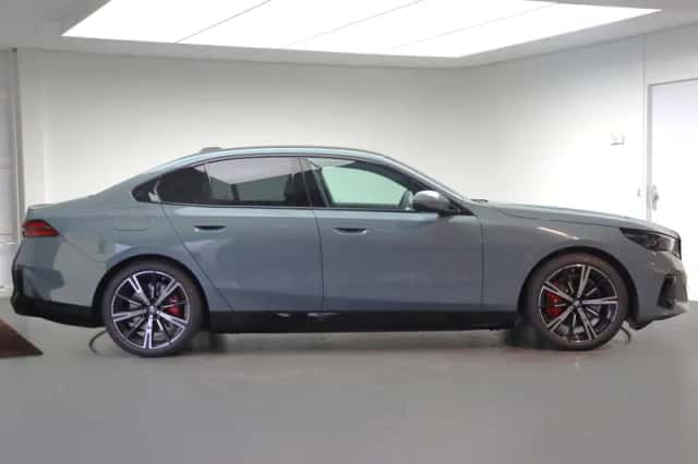 BMW i5 (2026) thumbnail 4