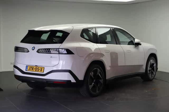 BMW iX3 (2026) thumbnail 4