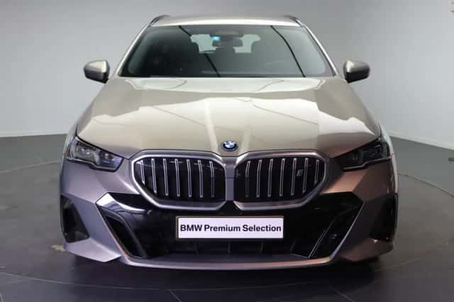 BMW i5 (2024) thumbnail 2