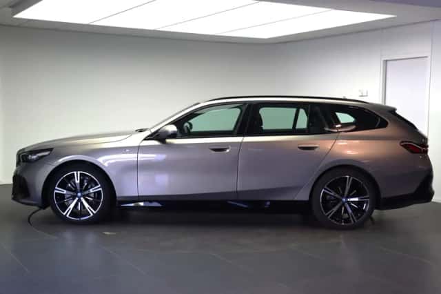 BMW i5 (2024) thumbnail 2