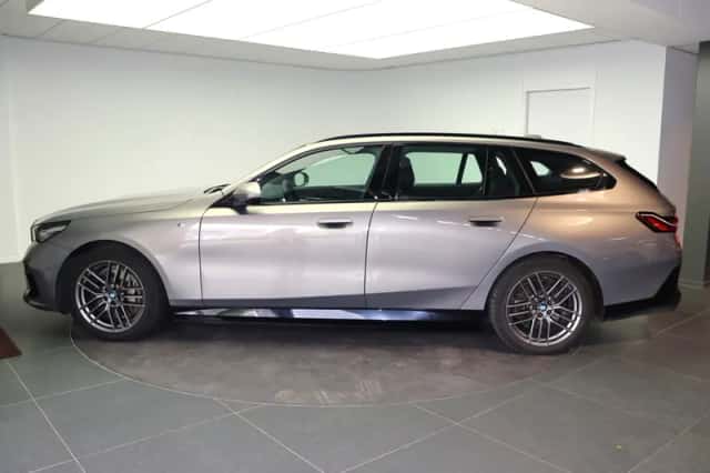 BMW i5 (2024) thumbnail 3