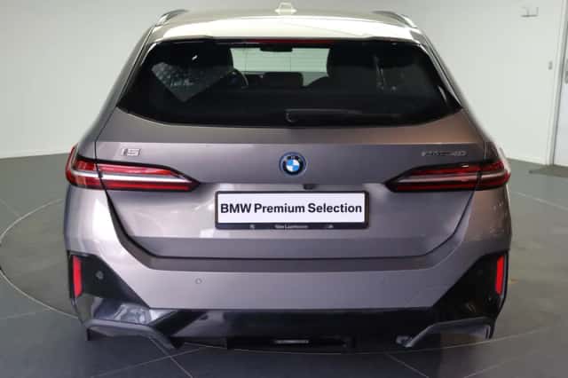 BMW i5 (2024) thumbnail 4