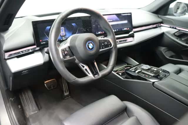BMW i5 (2024) thumbnail 6