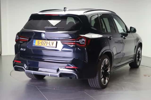 BMW iX3 (2023) thumbnail 3