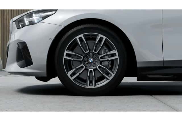 BMW i5 (2026) thumbnail 6
