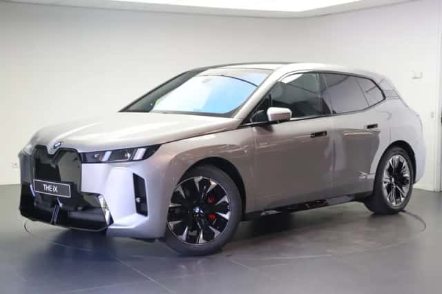 BMW iX (2026) thumbnail 1