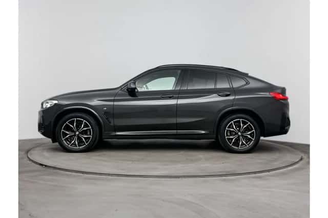 BMW X4 (2024) thumbnail 2