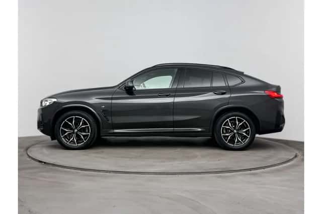 BMW X4 (2024) thumbnail 2