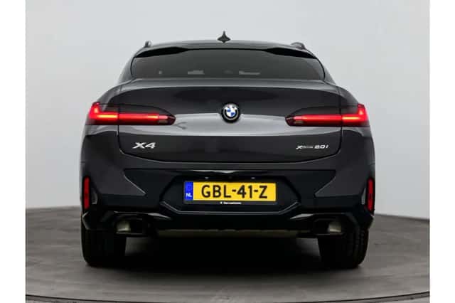 BMW X4 (2024) thumbnail 3