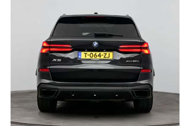 BMW X5 (2023) thumbnail 3