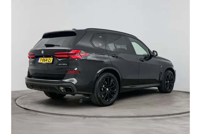 BMW X5 (2023) thumbnail 4