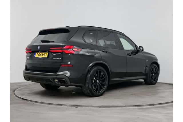 BMW X5 (2023) thumbnail 4