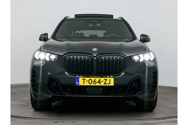 BMW X5 (2023) thumbnail 5