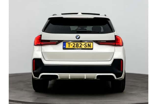 BMW X1 (2023) thumbnail 3