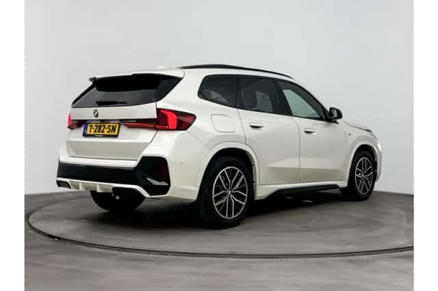 BMW X1 (2023) thumbnail 4