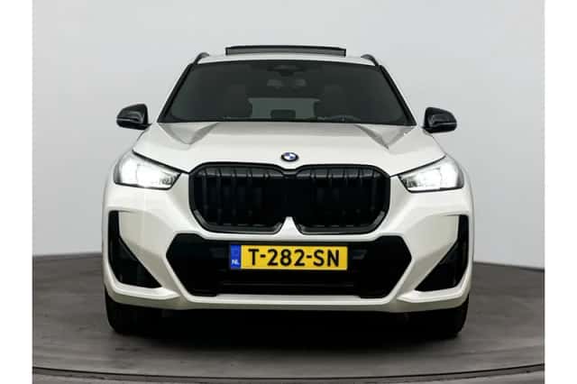 BMW X1 (2023) thumbnail 5