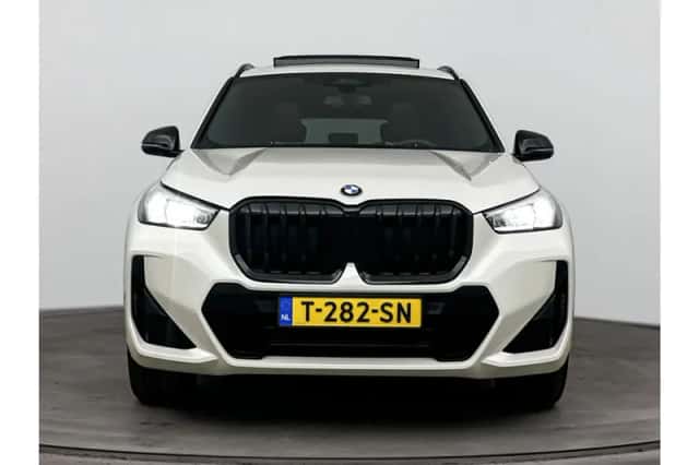 BMW X1 (2023) thumbnail 5