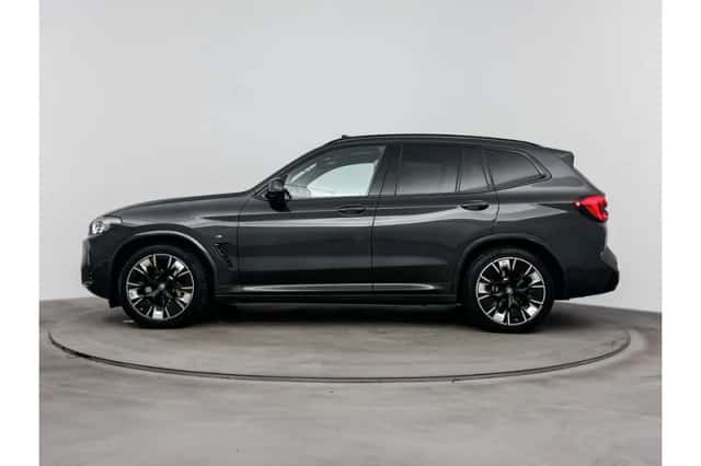 BMW iX3 (2023) thumbnail 2