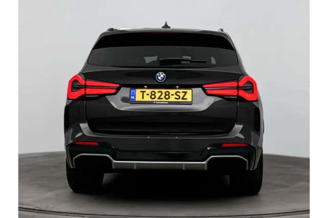 BMW iX3 (2023) thumbnail 3
