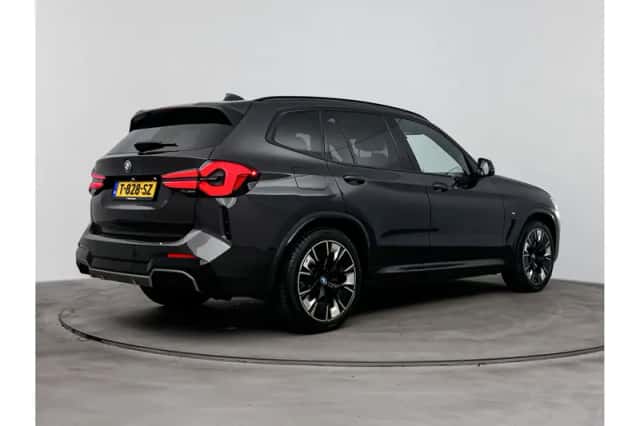 BMW iX3 (2023) thumbnail 4