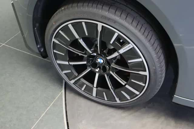 BMW iX3 (2026) thumbnail 6