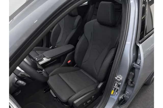 BMW iX2 (2025) thumbnail 6
