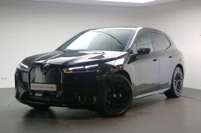 BMW iX (2023) thumbnail 1