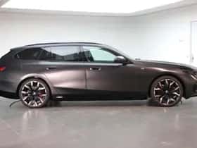 BMW i5 (2025) thumbnail 4