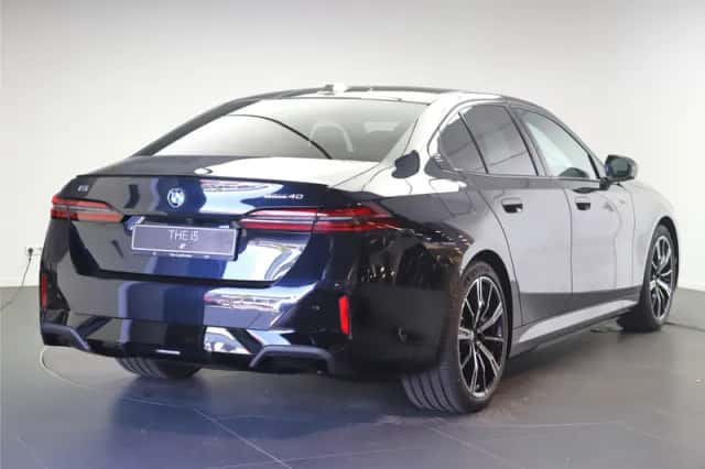 BMW i5 (2026) thumbnail 3