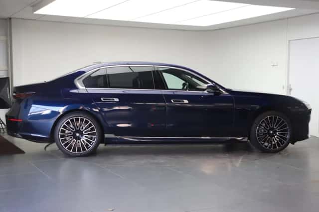 BMW i7 (2026) thumbnail 5