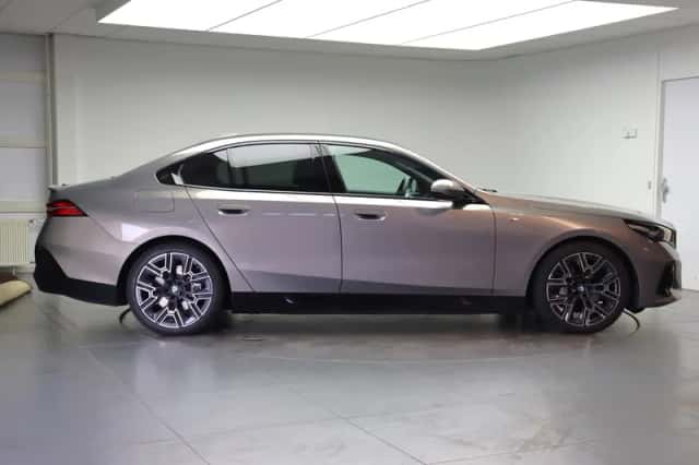 BMW i5 (2026) thumbnail 4