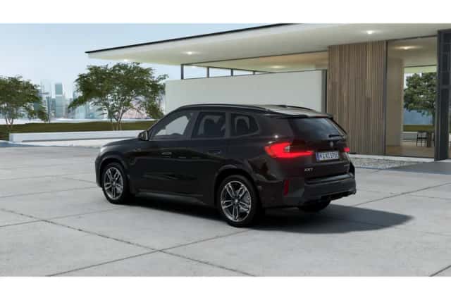 BMW iX1 (2026) thumbnail 2