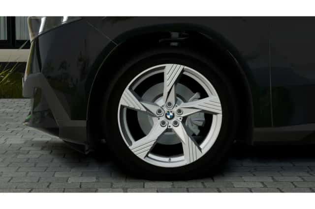 BMW iX3 (2026) thumbnail 6