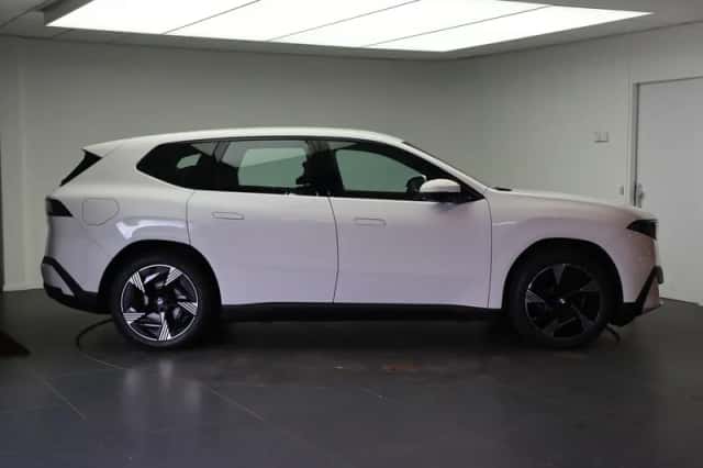BMW iX3 (2026) thumbnail 5