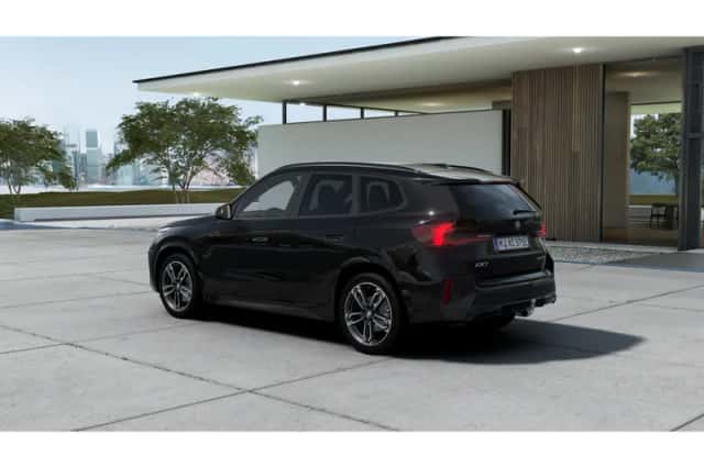 BMW iX1 (2026) thumbnail 2