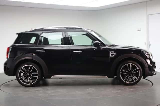 MINI Countryman (2018) thumbnail 4