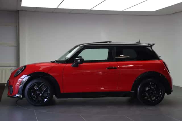 MINI Hatchback (2025) thumbnail 2