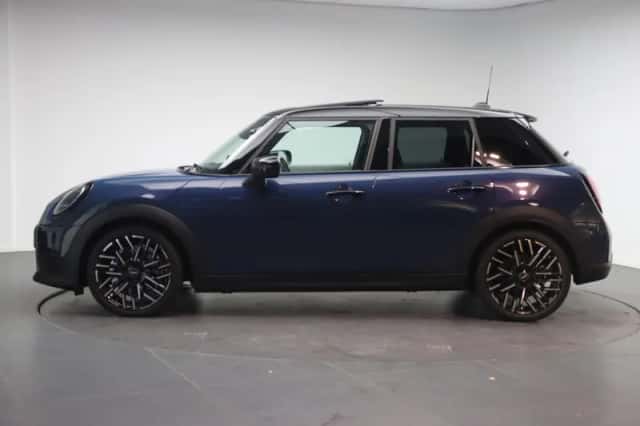 MINI Hatchback (2025) thumbnail 2
