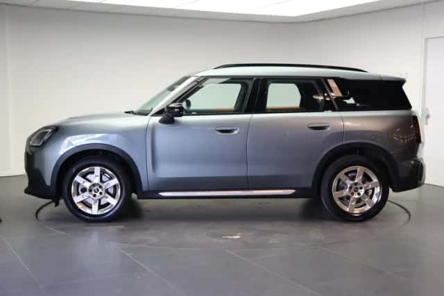 MINI Countryman (2024) thumbnail 2