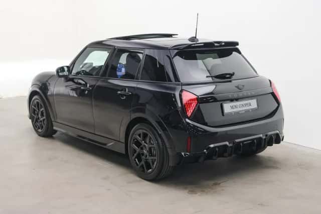 MINI Hatchback (2026) thumbnail 2