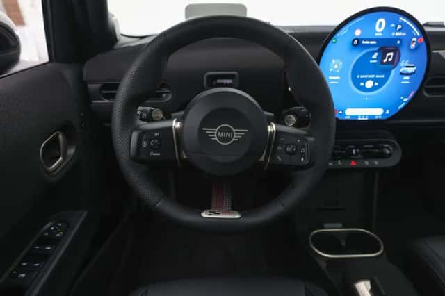 MINI Hatchback (2026) thumbnail 3