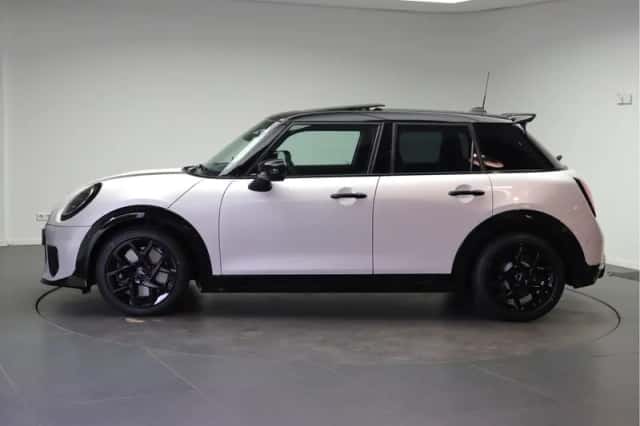 MINI Hatchback (2026) thumbnail 2