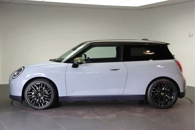 MINI Hatchback (2026) thumbnail 2