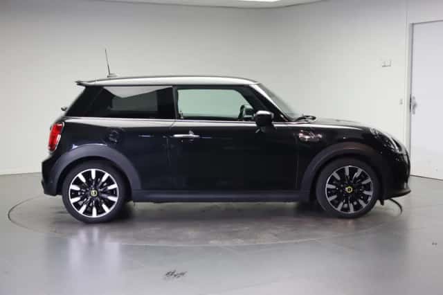 MINI Electric (2022) thumbnail 4