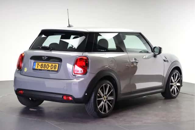 MINI Electric (2022) thumbnail 3