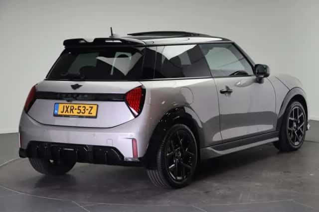 MINI Hatchback (2026) thumbnail 3