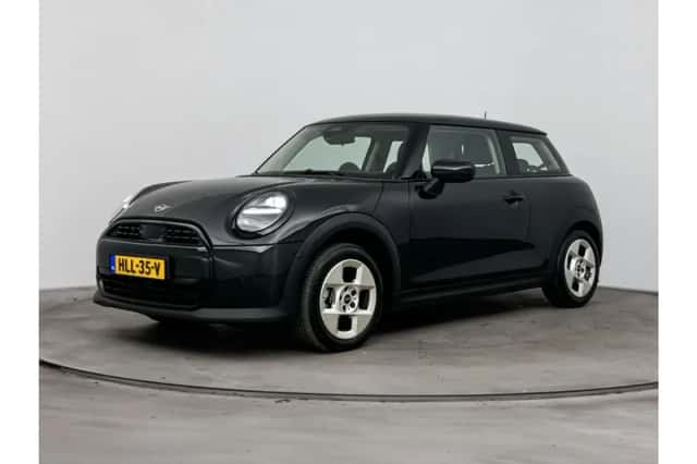 MINI Hatchback (2025) thumbnail 1