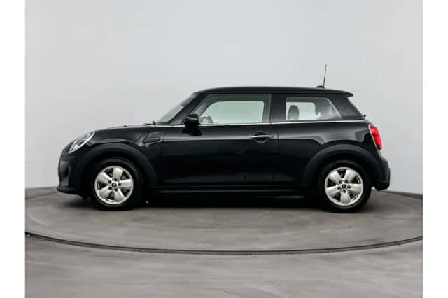 MINI Cooper (2023) thumbnail 2