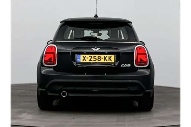 MINI Cooper (2023) thumbnail 3