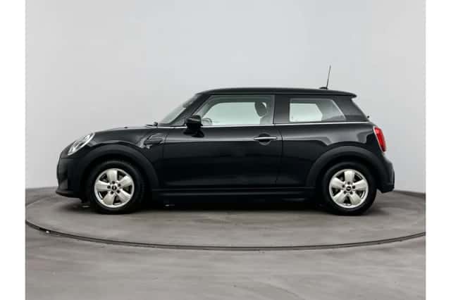 MINI Cooper (2024) thumbnail 2